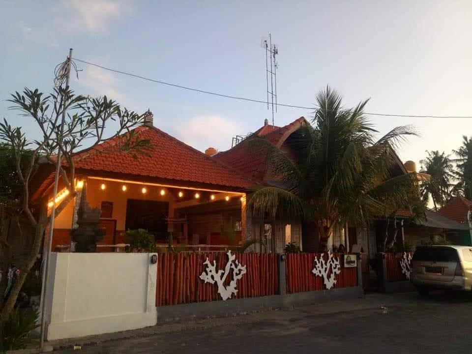 Sarinah Beach - Bistro & Bungalow Batununggul Buitenkant foto