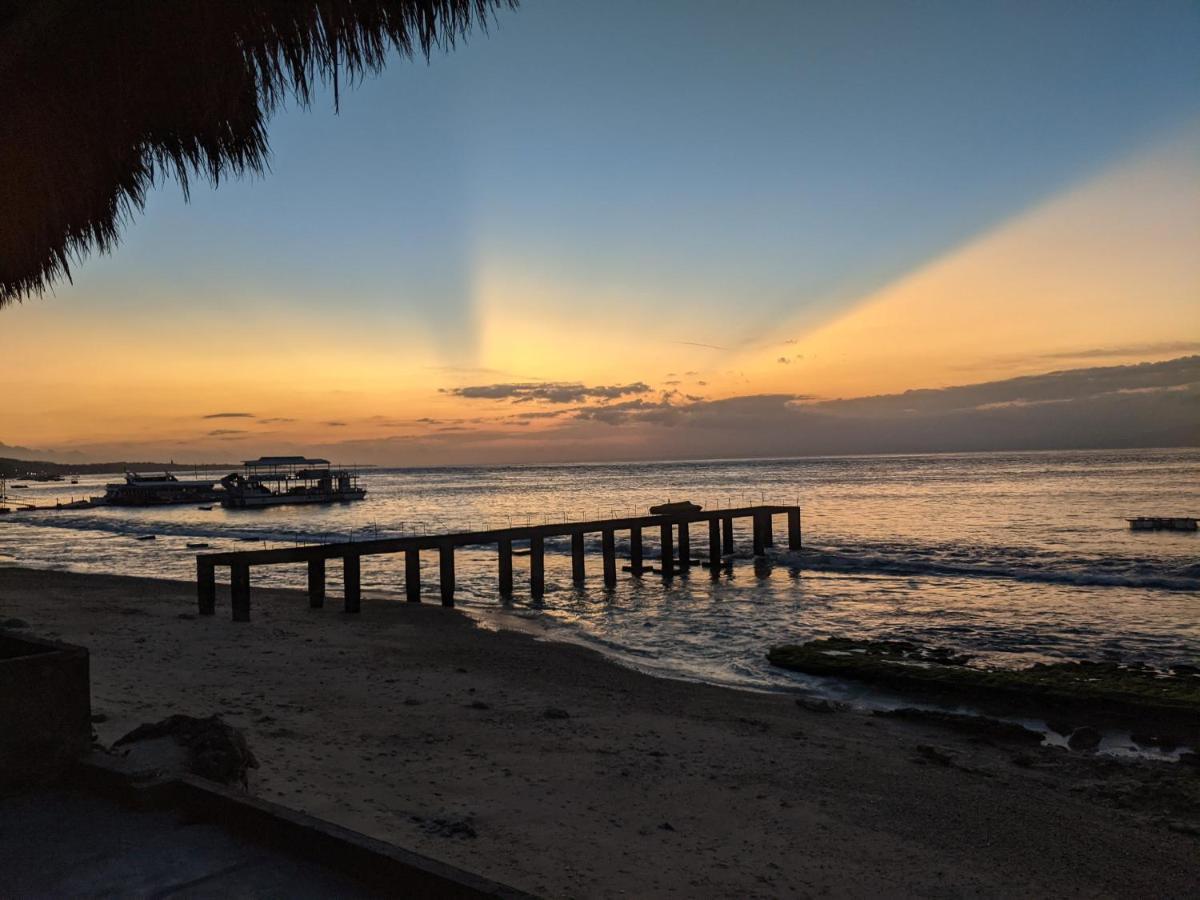 Sarinah Beach - Bistro & Bungalow Batununggul Buitenkant foto