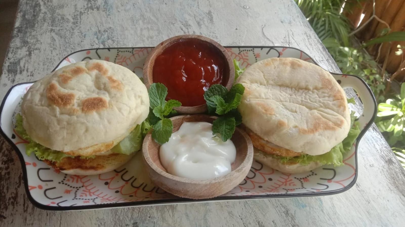 Sarinah Beach - Bistro & Bungalow Batununggul Buitenkant foto
